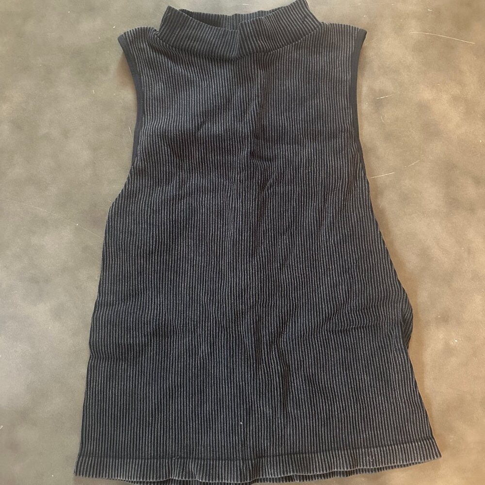 One Step Up Gray Sleeveless Turtleneck Crop Top